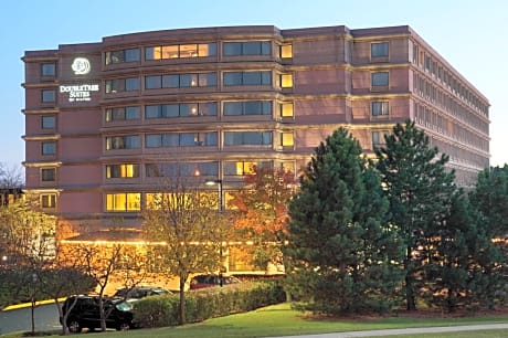 DoubleTree Suites by Hilton Hotel & Conference Center Chicago-Downers Grove