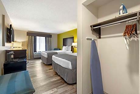Queen Room with Two Queen Beds - Non-Smoking