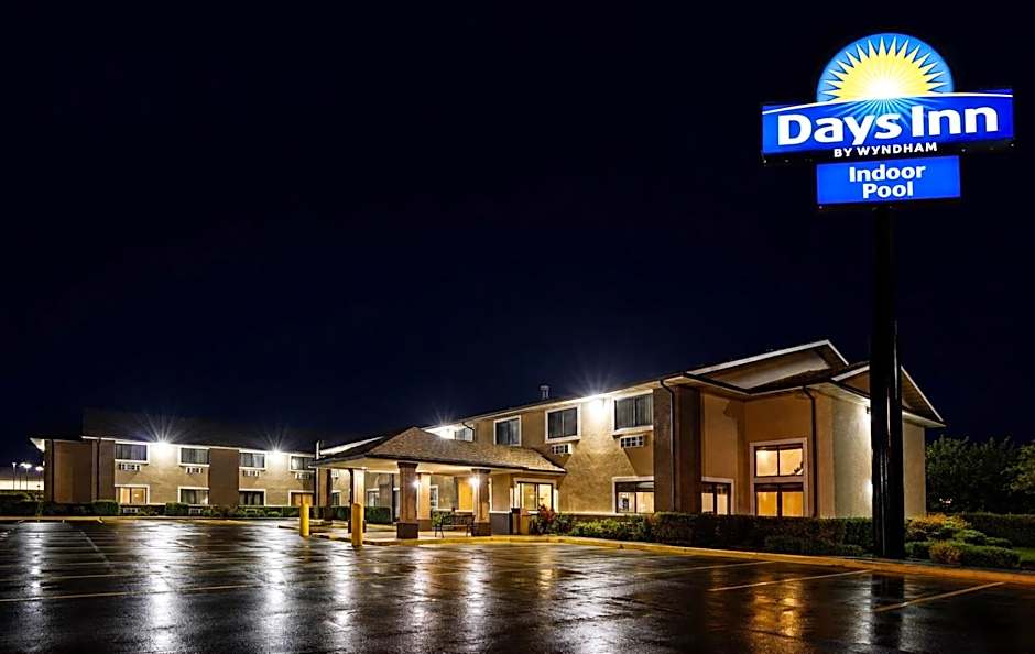 Days Inn by Wyndham Topeka