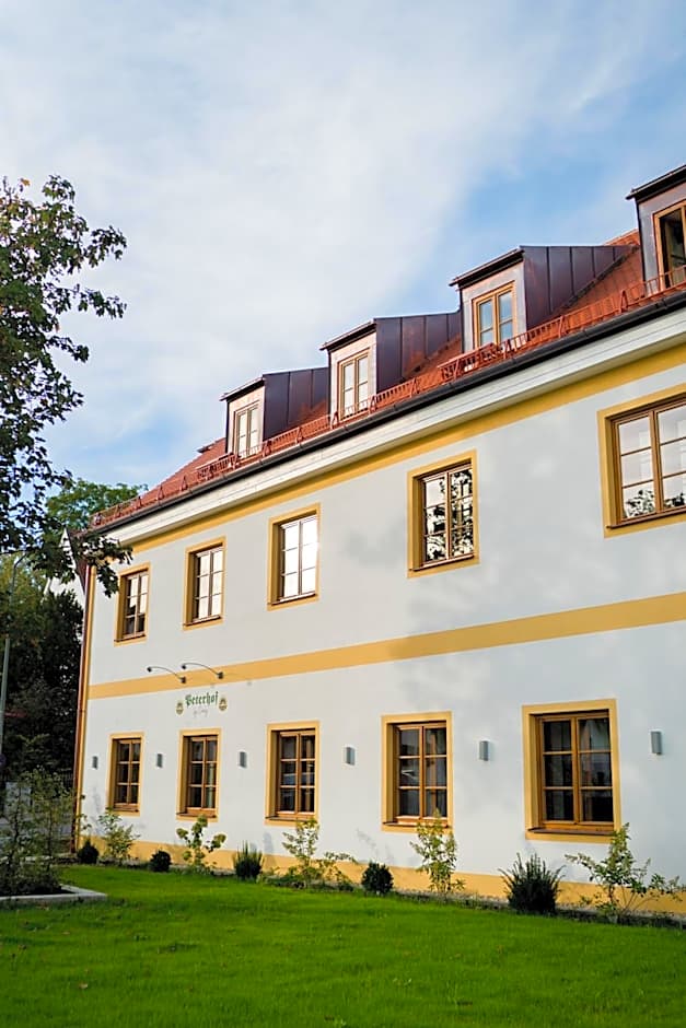 Bob W Munich Airport - Peterhof