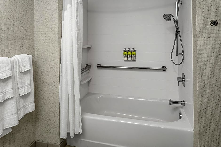 Holiday Inn Express And Suites Hudson I-94 By IHG