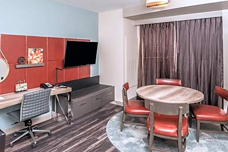 1 King Bed Suite Comm Acccess Roll Shwr