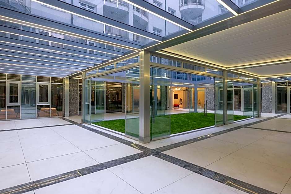 Silver Crown Hotel & Residence, Palace Quarter