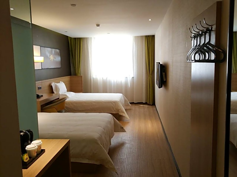 IU Hotel Yuncheng Tiaoshan Street High Speed Railway Station Branch