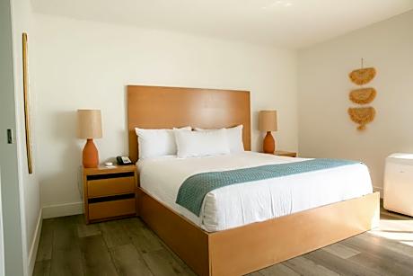 King with Sofa Sleeper - Ocean Front