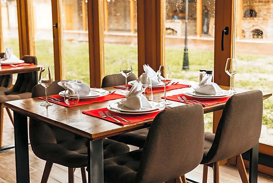 Pansion Mihića dvori