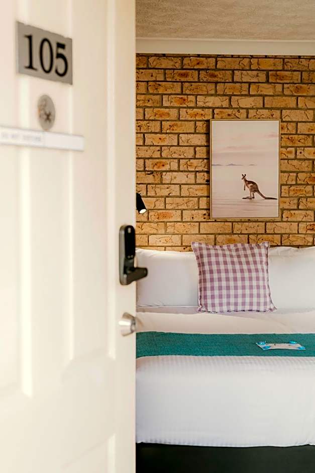Kennedy Drive Boutique Motel & Nursery- Close To City Centre & Airport