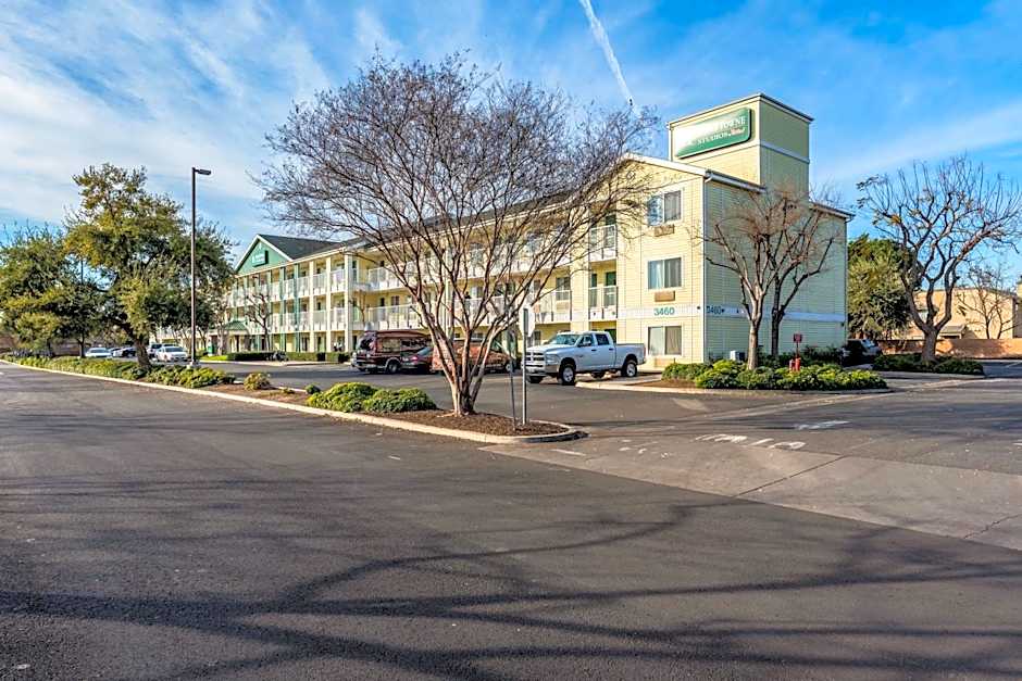 HomeTowne Studios Fresno - West