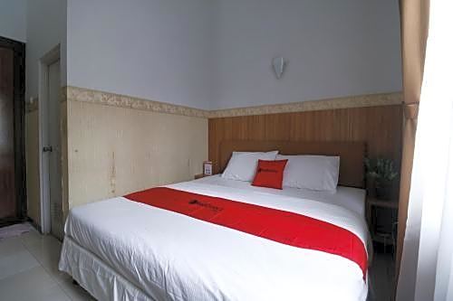 RedDoorz Plus near Undip Tembalang
