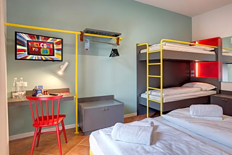 Bed in 4-Bed Mixed Dormitory Room