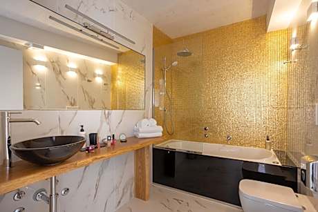 Suite with Jacuzzi and Sea View