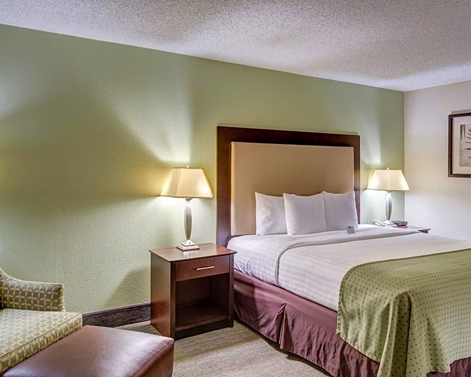 Clarion Inn & Suites Conference Center