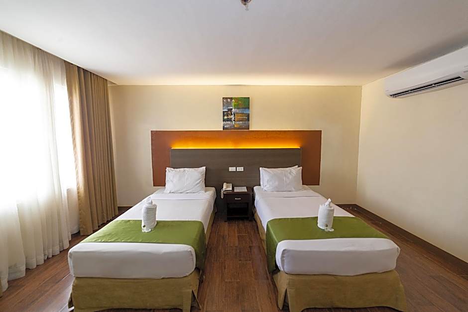 The Ritz Hotel at Garden Oases (Multiple-Use Hotel)