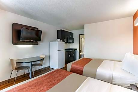 Queen Room with Two Queen Beds - Non-Smoking