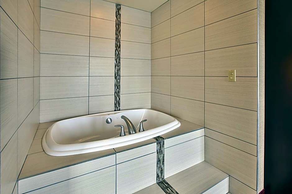 Holiday Inn Express & Suites Geneva Finger Lakes By IHG
