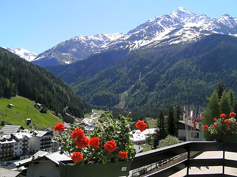 Hotel Meublè Adler - Rooms & Mountain Apartments