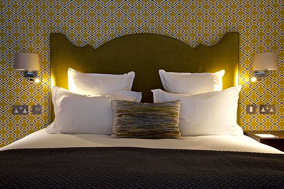 54 Queen's Gate Hotel