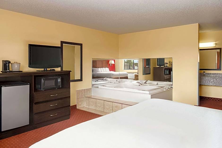 Baymont by Wyndham Cedar Rapids