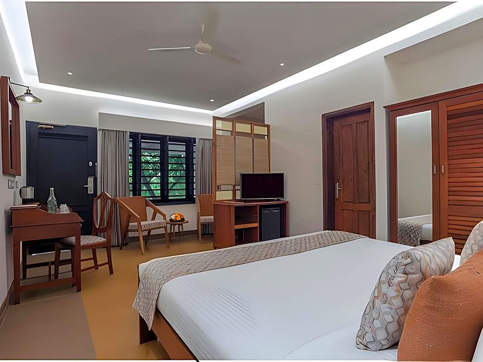 Estuary Sarovar Premiere Poovar Island