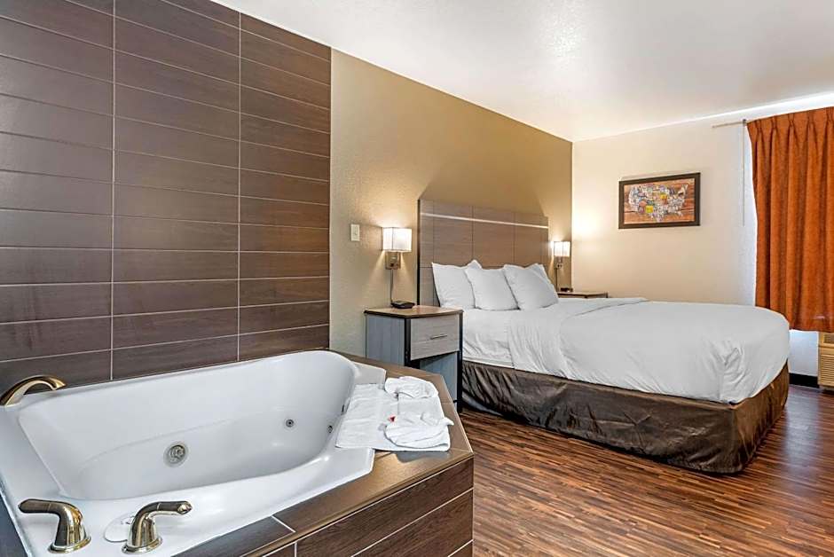 Econo Lodge Pueblo North