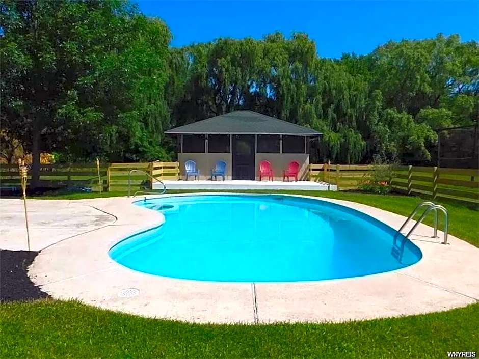 Niagara River Estate