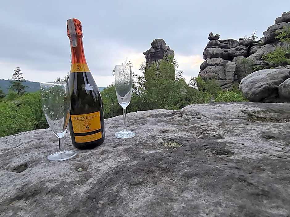 Zajazd Karłów Restauracja & Pokoje Gościnne