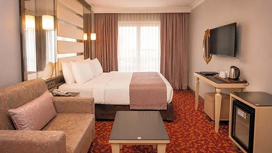 Foto 1 de 7 de Trendy 1 Queen Bed