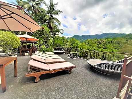Family Room with Garden View