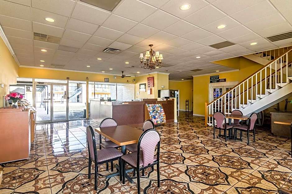 Rodeway Inn Arlington Entertainment District Area