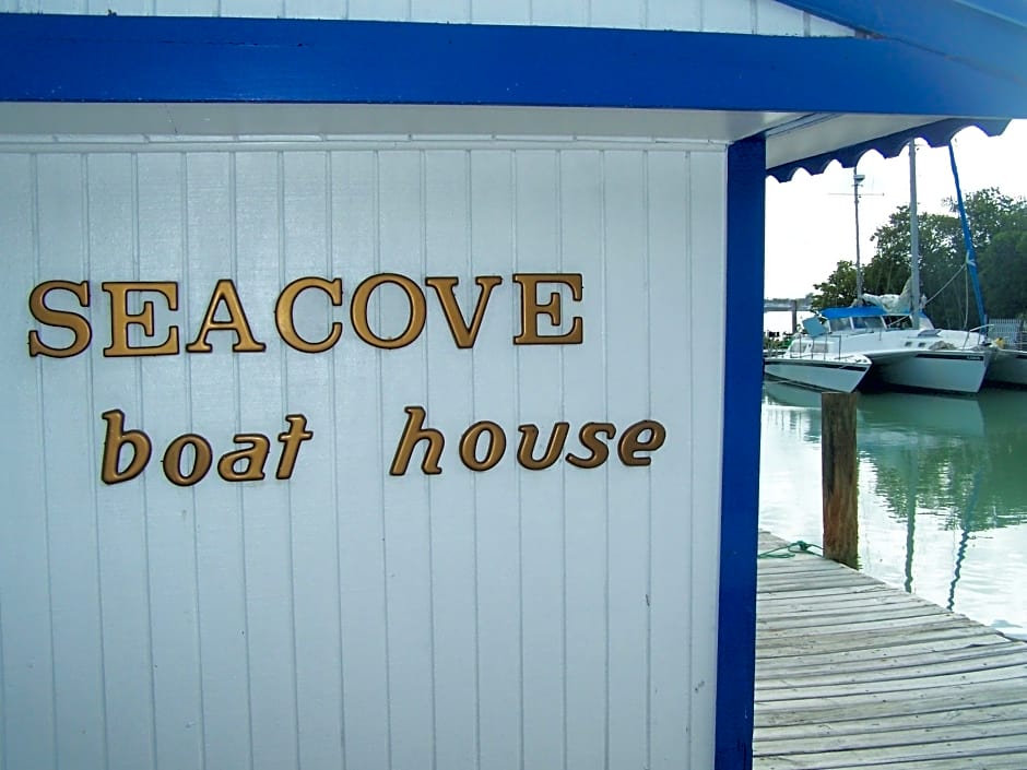 Floating Sea Cove Resort & Marina