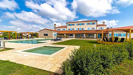 VELANERA Hotel & Restaurant