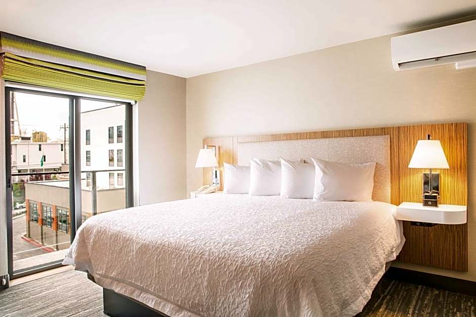 Hampton Inn By Hilton And Suites Seattle-Downtown