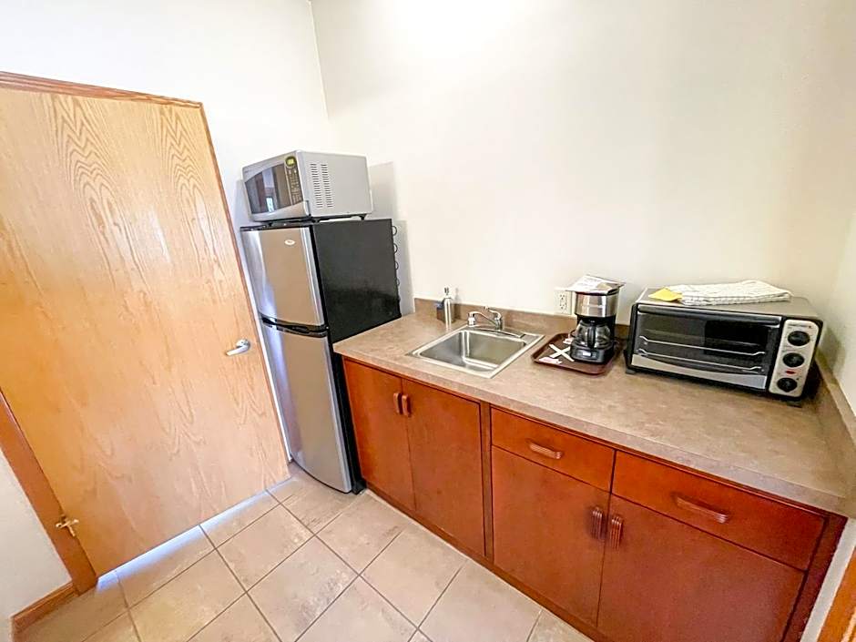 Lake Bluff Inn and Suites