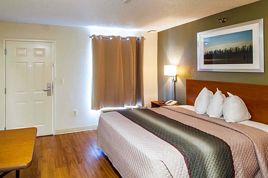 Hometowne Studios Houston - West Oaks/ Energy Corridor