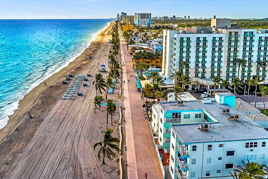 Panoramic beachfront Suite