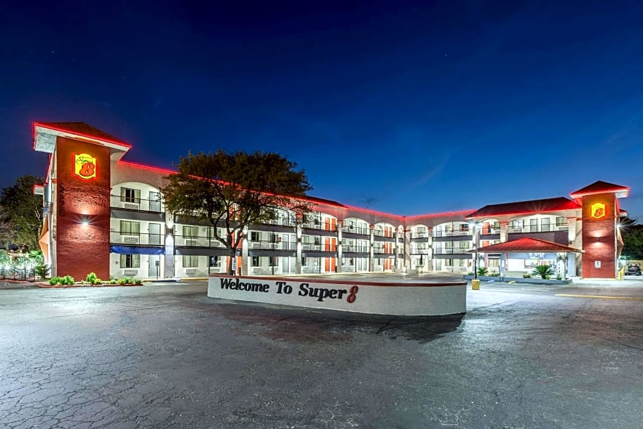 Super 8 by Wyndham Austin University/Downtown Area