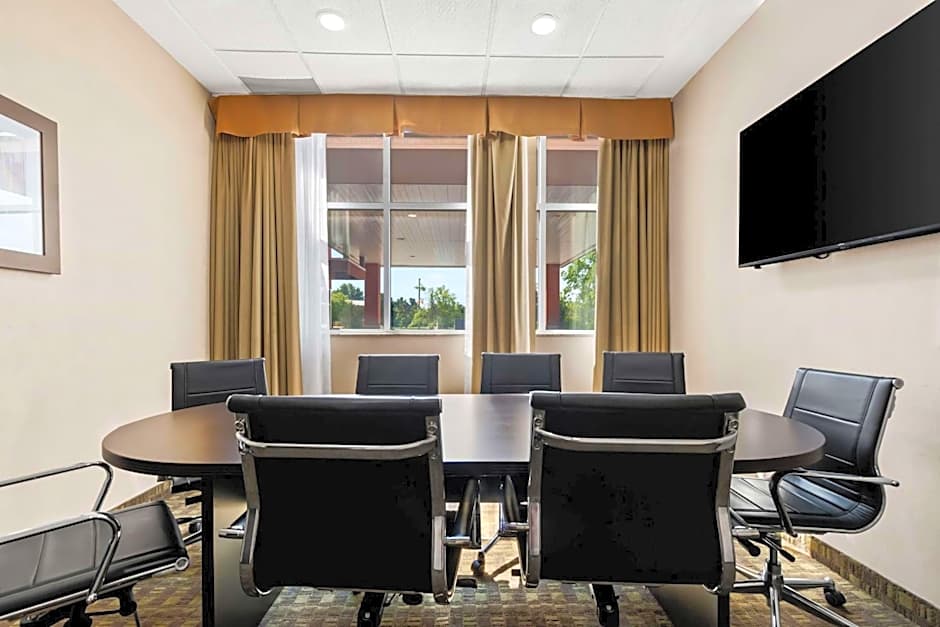 Best Western Plus Fergus Hotel