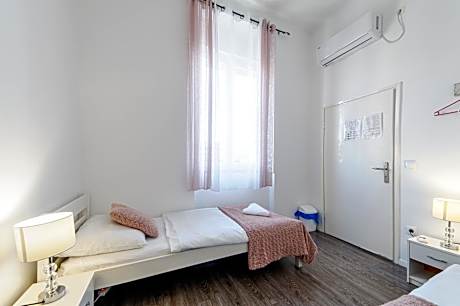 Standard Twin Room with Shared Bathroom