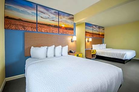Business Queen Room with Two Queen Beds - Non-Smoking