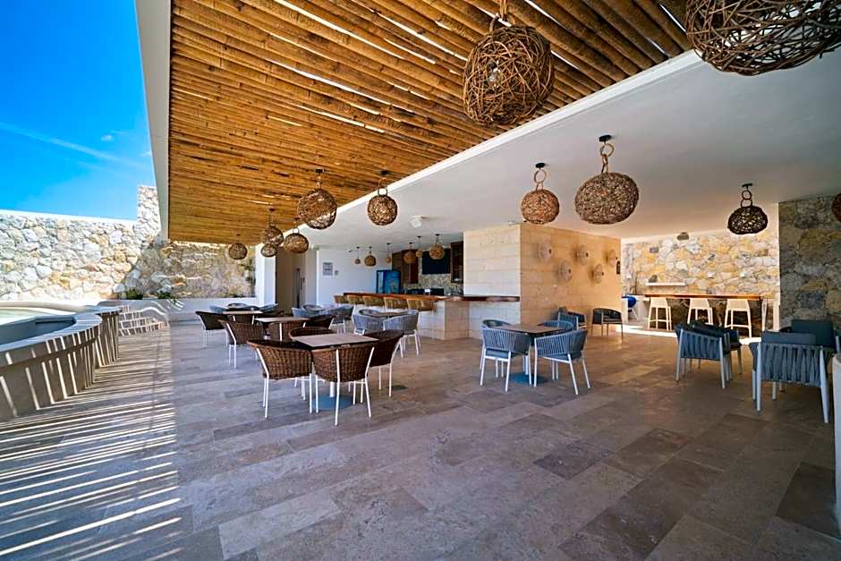 SIELA Oceanfront Luxury 4 BR Villa