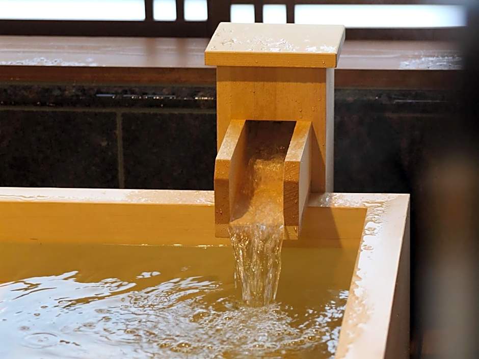 Kanazawa Yuwaku Onsen Kokarian