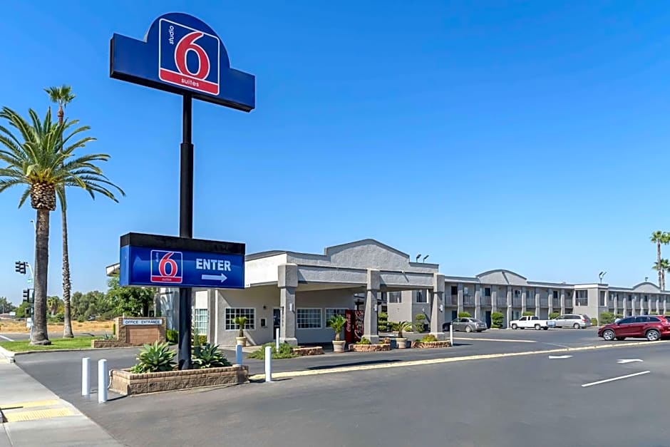 Studio 6 Suites Madera, CA Yosemite