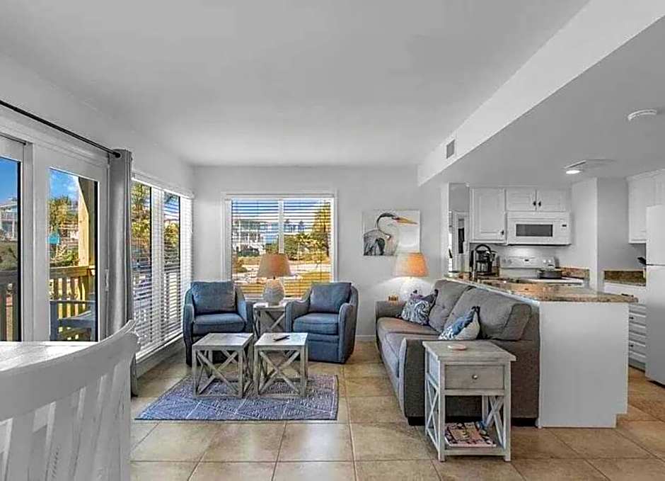 Sugar Sands-Luxury 1st Floor 2BR 2BA Private Beach