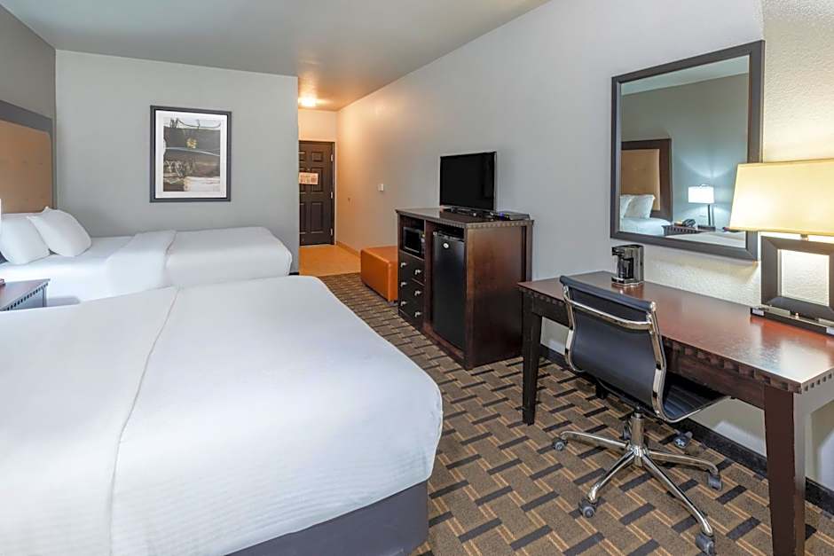 La Quinta Inn & Suites by Wyndham Mt. Pleasant