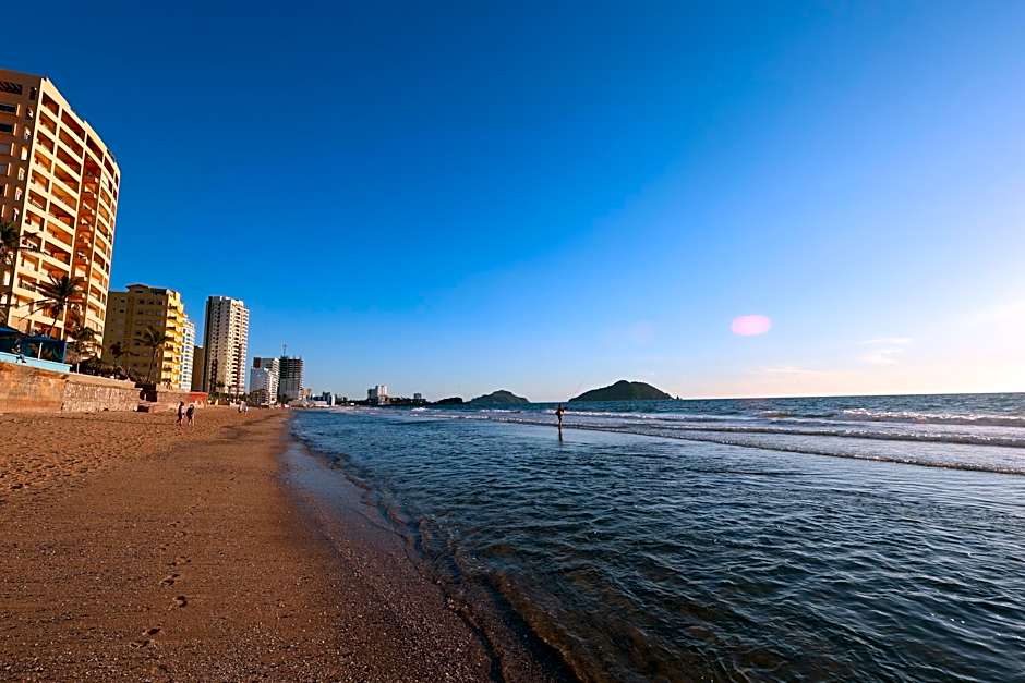Garner Hotel Mazatlan Beach
