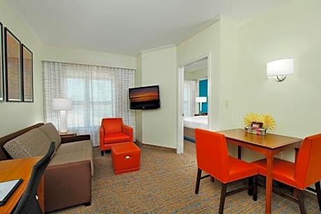 High Floor, 1 Bedroom Suite, 1 King, Sofa bed