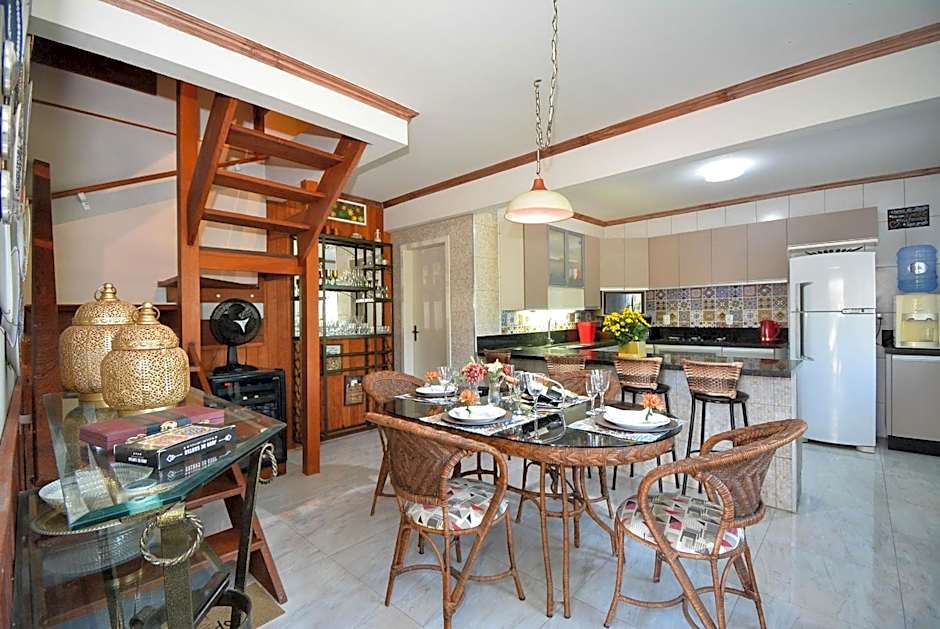 Ampla Casa com Piscina Ponta do Papagaio - PLH005