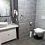 SQUARE HOTEL