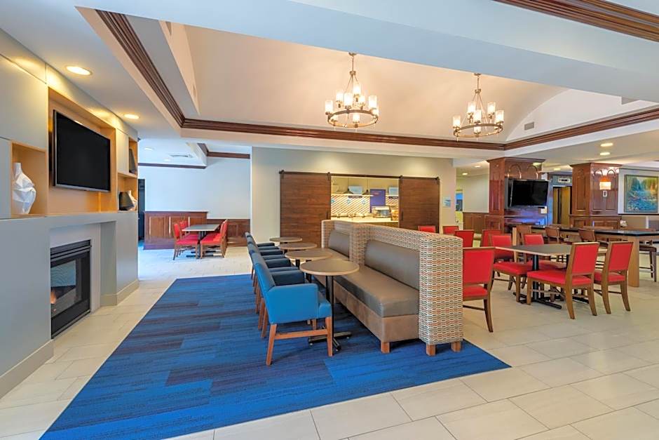Holiday Inn Express State College at Williamsburg Square By IHG