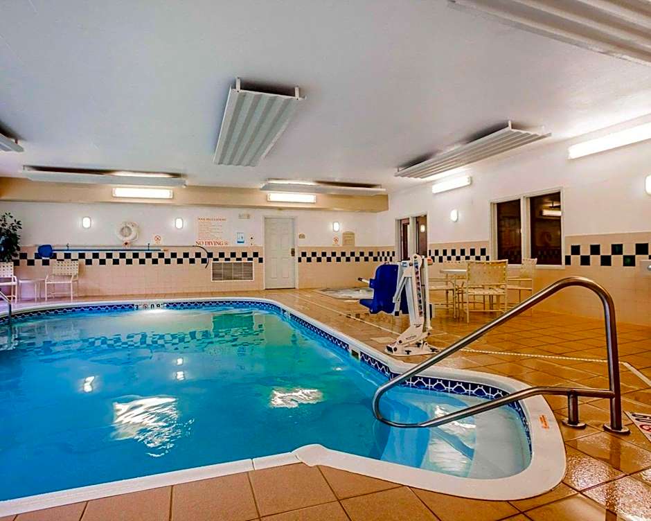 Comfort Suites Independence - Kansas City